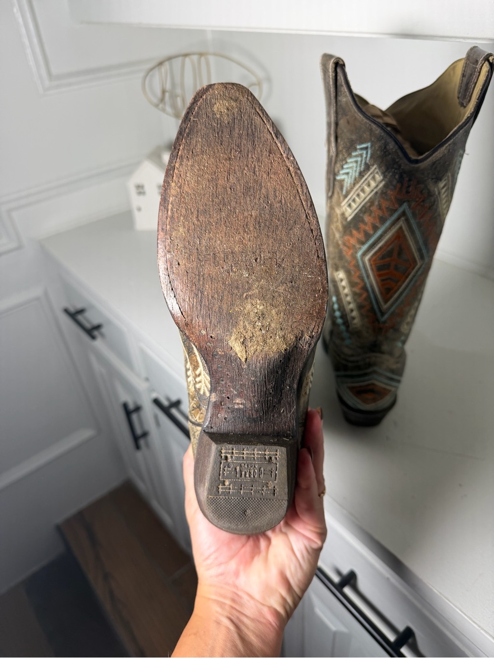 Corral Womens 8 Distressed Leather Cowboy Boots Southwestern Embroidered - Picture 9 of 11